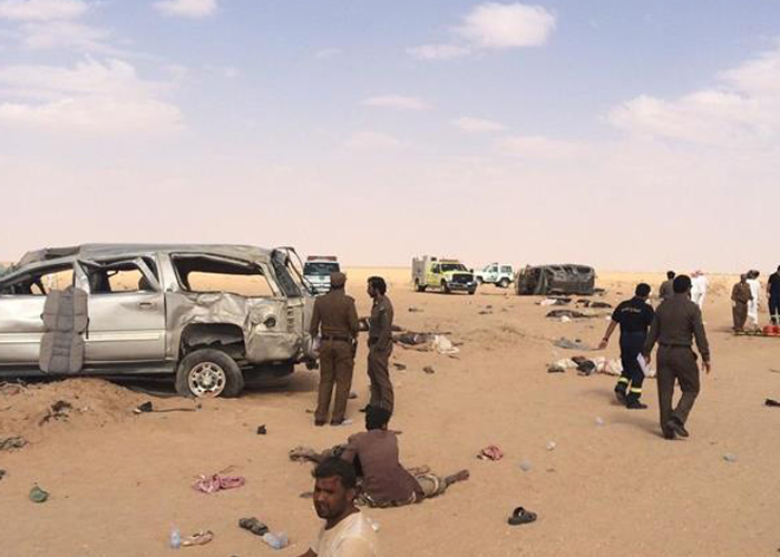 "بالصور" مصرع 10 وإصابة 23 شخصاً في حادث مروري مروع بالقرب من الدوادمي 4
