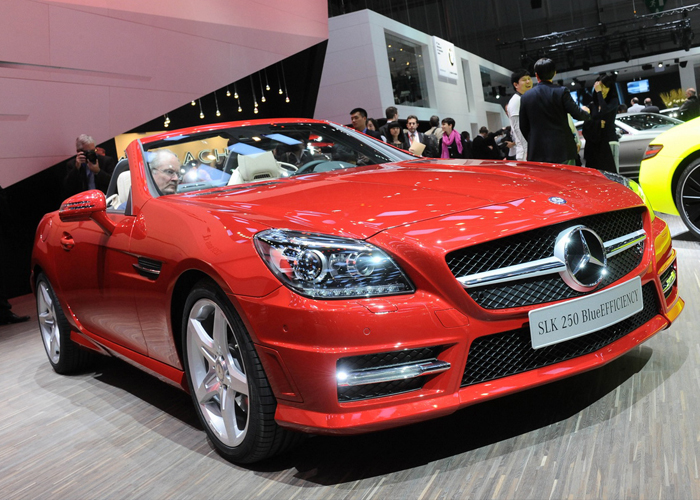 مرسيدس بنز SLK كوبيه تظهر بإمكانات كبيرة تجعلها تنافس بورشه كايمان Mercedes-Benz SLK