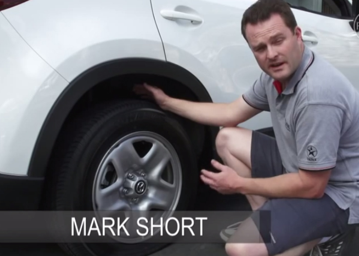 “فيديو” شاهد الطريقة الصحيحة لتغيير الكفرات المثقوبة في سيارتك