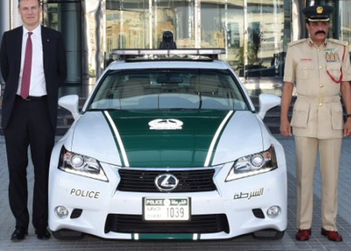 شرطة دبي تضيف سيارة لكزس GS الى اسطول سياراتها Dubai Police