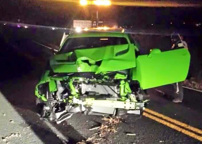 "صورة" اول حادث لتحطم سيارة دودج تشالنجر هيلكات 2015 الجديدة بعد شرائها بساعة واحدة 1