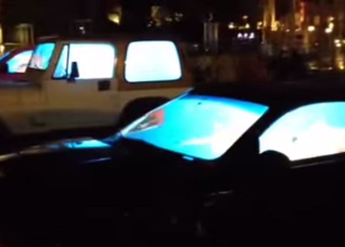 “بالفيديو” شاشات عرض بدلاً من زجاج السيارات في دبي قام بإختراعه شباب اماراتيين