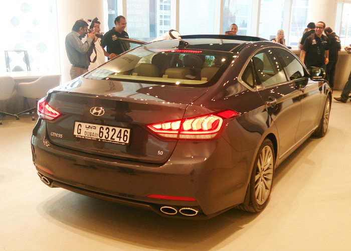 "تجربة قيادة" هيونداي جينيسيس 2015 الجديدة كلياً في مدينة دبي Hyundai Genesis 4
