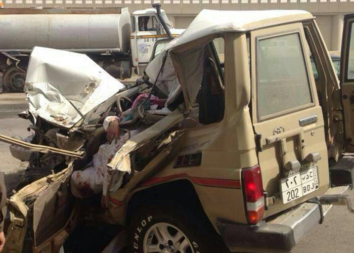 "بالصور" حادث مدينة الرياض اليوم الشنيع مع شاحنة نقل الماء على طريق الامير سلمان 4