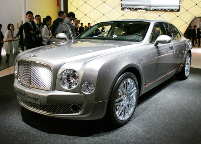 الرئيس التنفيذي لشركة بنتلي يكشف عن مكونات النظام الهجين الجديد Bentley Hybrid 4
