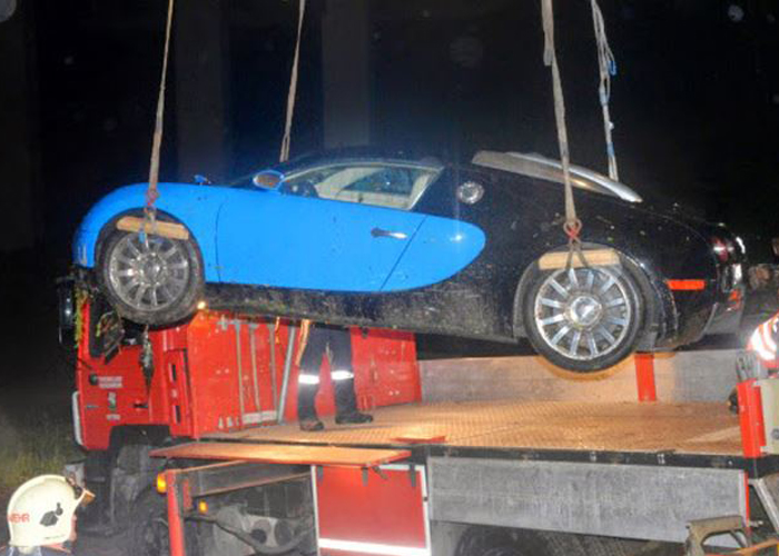 “بالصور” شاهد حادث بوجاتي فيرون الجديدة في النمسا بسبب فقدان السيطرة Bugatti Veyron