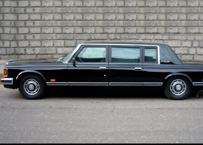 "بالصور" السيارة الليموزين المصفحة السابقة لرئيس الاتحاد السوفيتي للبيع بـ6,3 مليون ريال سعودي 5