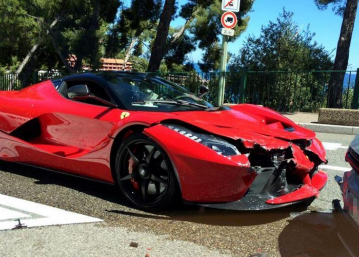 “بالصور” حادث فيراري لافيراري الجديدة مع فولكس فاجن Ferrari LaFerrari