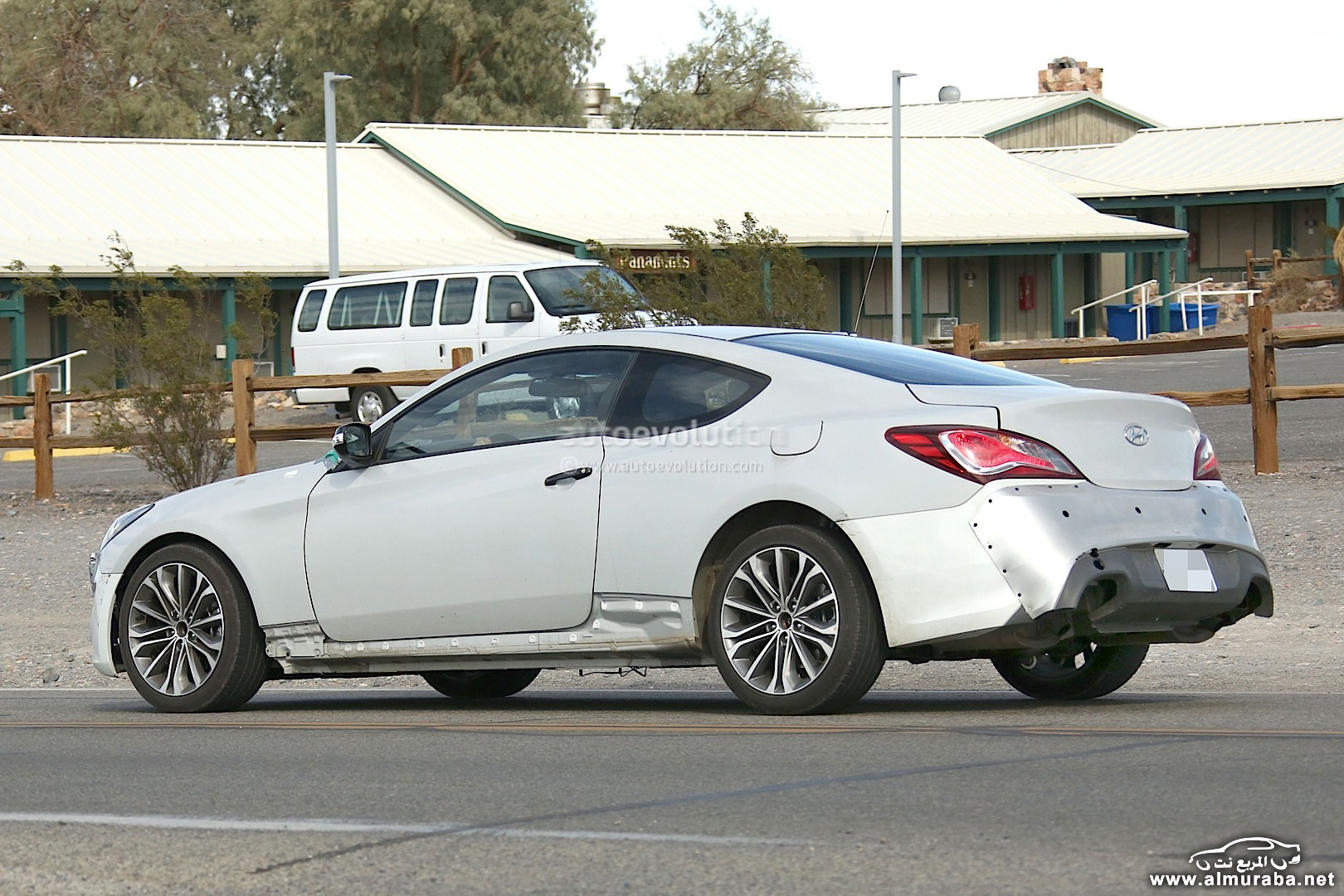 new-2017-hyundai-genesis-coupe-spied-for-the-first-time_3