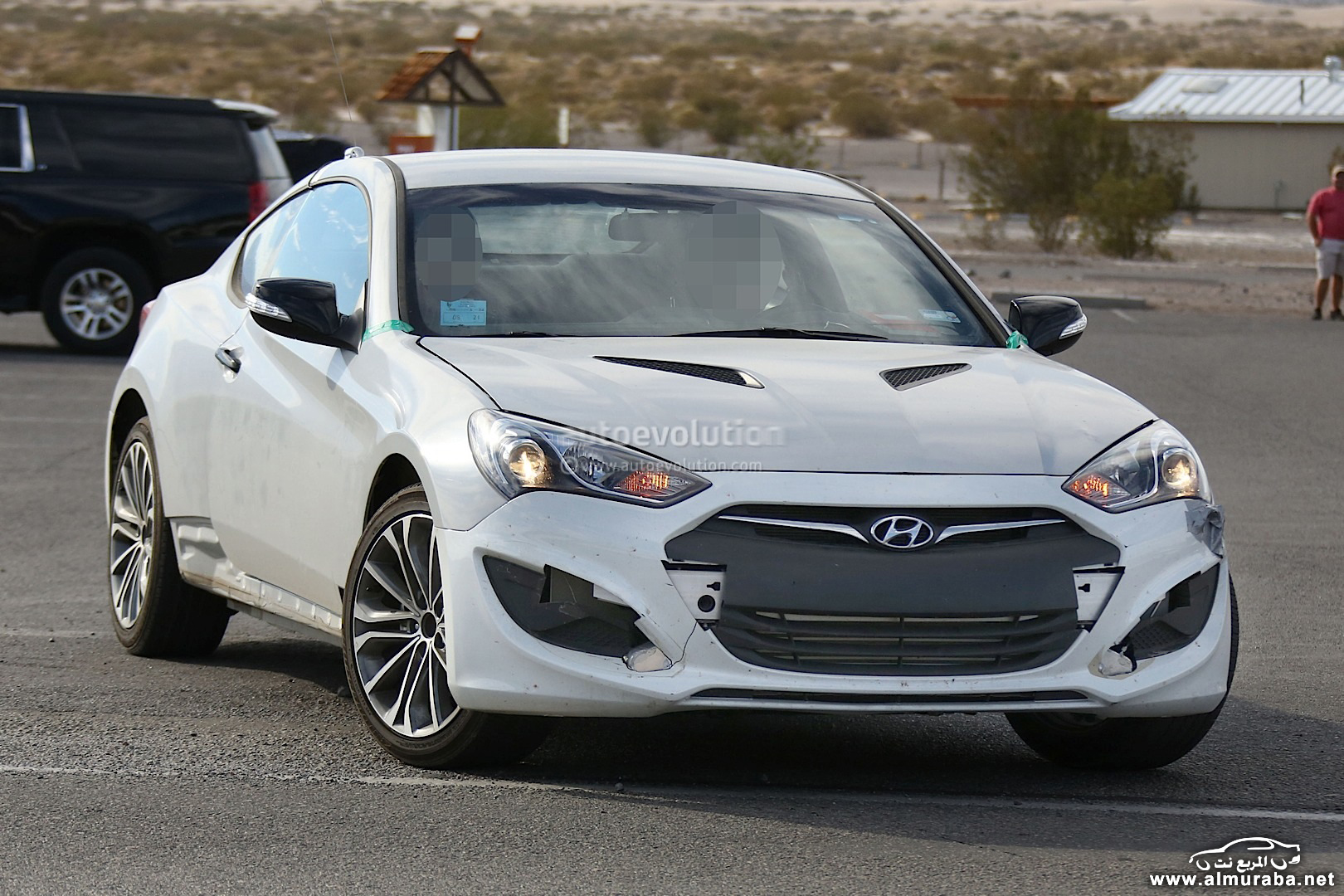 new-2017-hyundai-genesis-coupe-spied-for-the-first-time_4