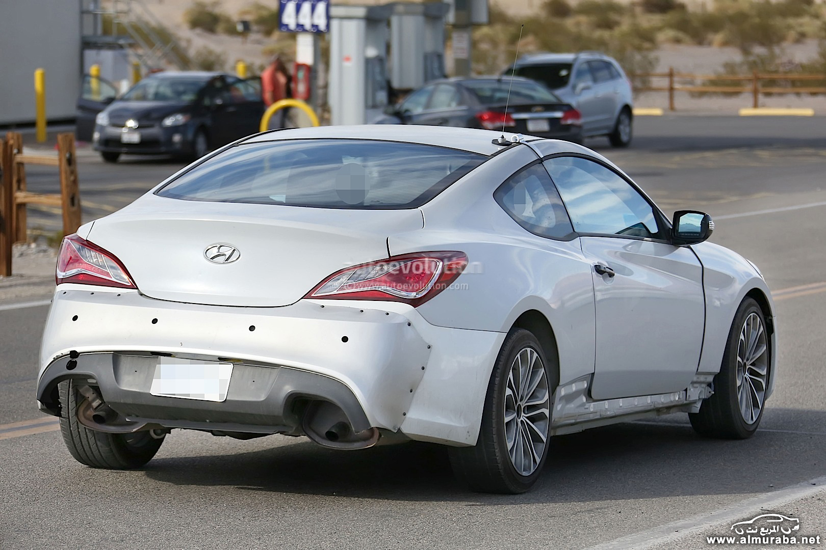 new-2017-hyundai-genesis-coupe-spied-for-the-first-time_9