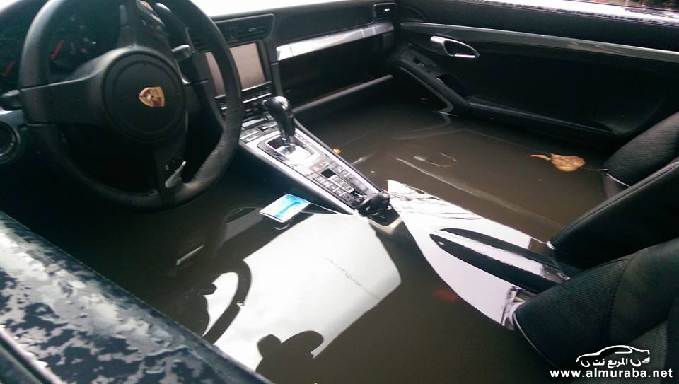 porsche-911-caught-by-the-flood-drowns-in-muddy-water_3