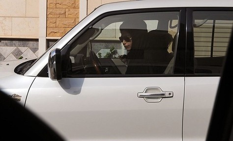 السلطات السعودية تضبط 12 امرأة قدن سياراتهن في يوم "26 أكتوبر" الماضي 1