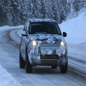 صور تجسسية تلتقط سيارة لاند روفر القادمة "فريلاندر" اثناء اختبارها على الثلج Land Rover Freelander 2